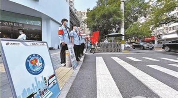 北京：公交電車分公司及時糾正駕駛員不禮讓斑馬線行為(圖1)