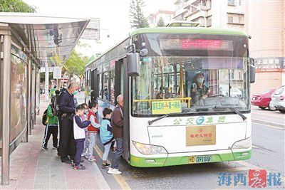 廈門公交車型不斷變化、線路不斷增加 公交更加智能化(圖2)